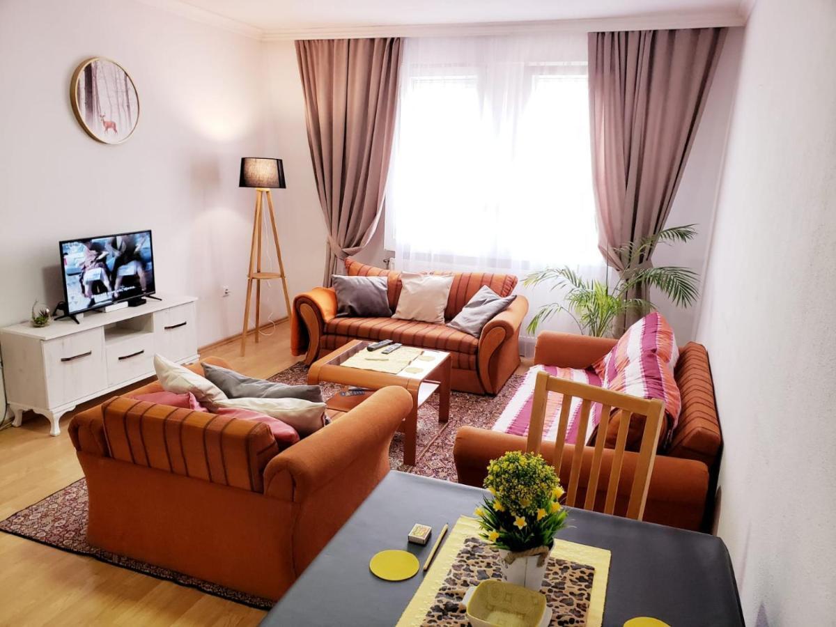 Gorgeous Apartment With City View In The City Center Pristina Exterior foto